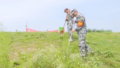 退役不褪色 退役军人防汛一线再现热血情怀