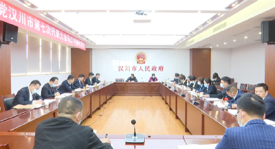 【党代会进行时】黄建军与代表们一同讨论大会报告