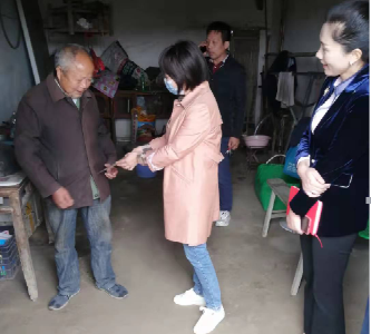 关爱老人   情暖重阳