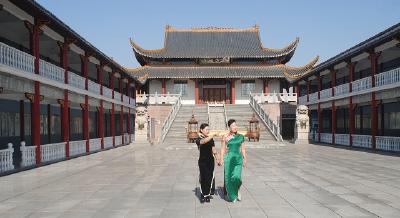 看，汉川影视基地