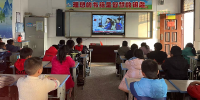 【垌塚】中国“天宫课堂”  激荡汉川少年心