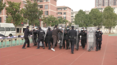 【公安局】反恐宣传进校园 师生零距离观看民警实战技能表演！