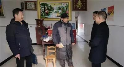 【综合】岁寒情深送关怀 节前慰问暖人心