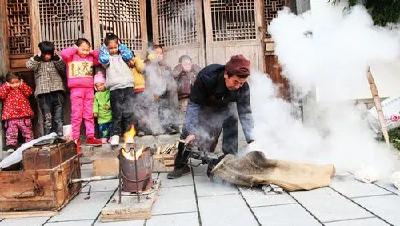 美文 | 朱丽：腊月挂在眼前