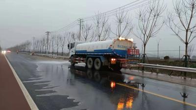 【交通运输局】路面污染零容忍  公路人紧急清理除隐患
