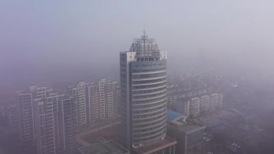 雾天出行 “雾”必注意安全