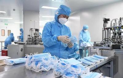 口罩致癌？使用前要抖一抖？疾控专家答疑