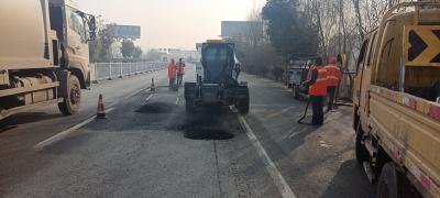 【交通运输局】公路事业发展中心：人勤春早养路忙