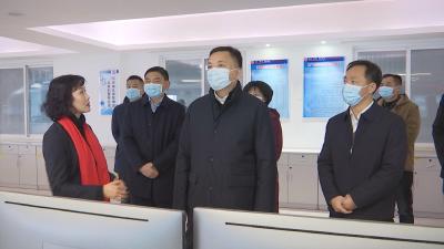 市领导看望慰问春节期间各条战线工作人员