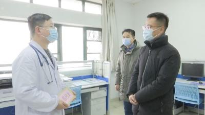 【综合】市领导慰问一线医务人员