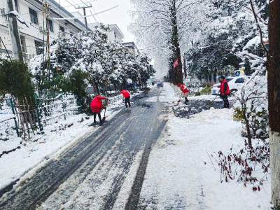 【中洲】齐心协力除冰扫雪