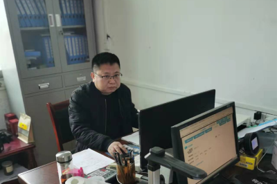 【综合】“白+黑”主动上门服务  优待退役军人