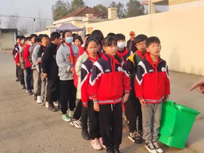 【田二河】村庄清洁日，这里来了一群“红领巾”