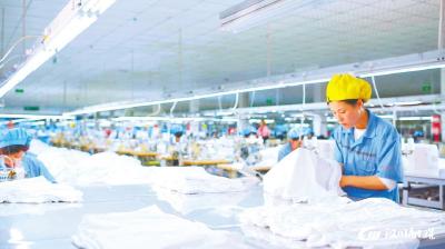 【经信局】引进800家配套企业 建网红直播基地 纺织服装破解代工困局
