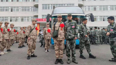 【里潭】好男儿分批启程 奔赴军营！