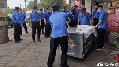 【城管执法局】还路于民 我市集中整治重点街道商户占道经营行为