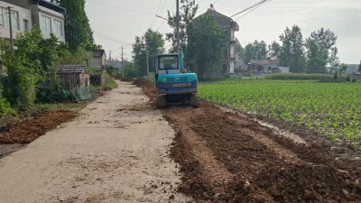 【韩集】扩宽道路 安装路灯 这条村路已大变样