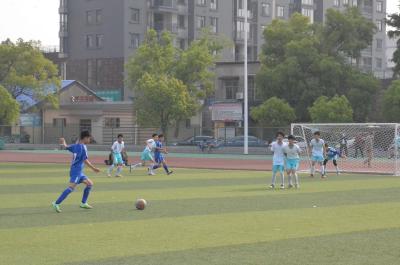 【综合】校园足球邀请赛：吹响校际足球交流号角