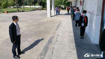 【开发区】联心小学：佩戴专属卡片 开启核酸检测加速度