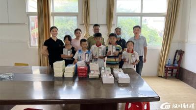 【税务局】向湾潭乡湾潭小学捐赠图书100册