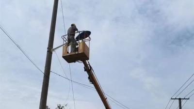 【马鞍】路灯换新 照亮工人下班路