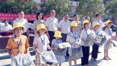 【视频】湖北第二师范学院2022年“星空计划”公益科创夏令营走进仙人位社区 