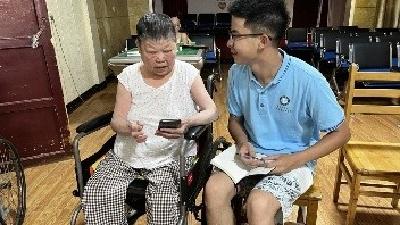 【汈东】大学生养老院里教反诈