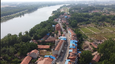 高温下赶工期 道路宽敞了 村民舒心了