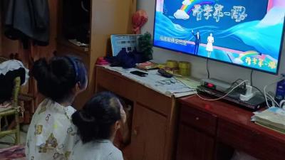 汉川市各学校组织学生观看《开学第一课》