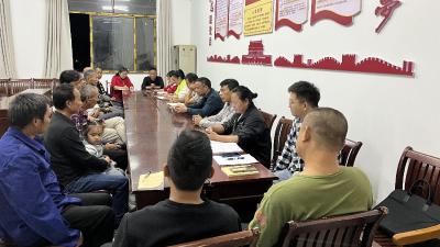 8名中心户长架起“共同缔造”连心桥