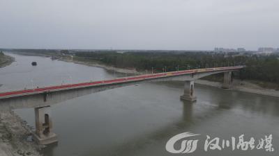 【视频】汉江大桥改造施工 过往车辆请绕行
