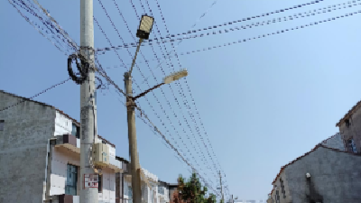 里潭乡：60盏“失明”路灯亮起来了