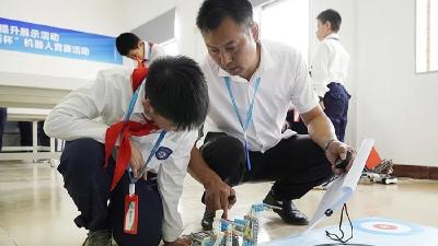 了不起 “小创客”玩转机器人