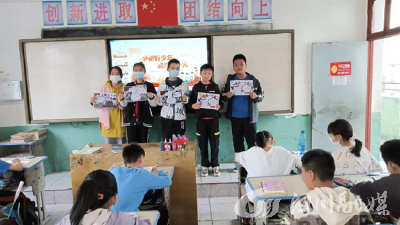 童心向党红领巾喜庆二十大         