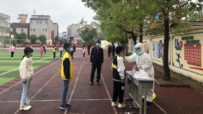 两个半小时 他们完成了1800多名师生员工核酸采样任务