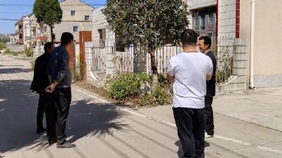 村路拓宽 乡贤“让”出一堵墙