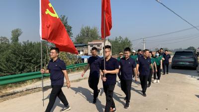 马鞍乡开展“庆国庆 喜迎二十大”徒步行活动