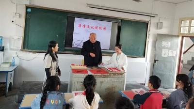 “非遗”剪纸艺术走进校园 