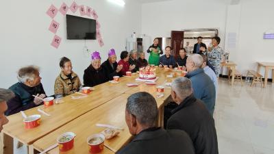 两名86岁老人的特殊生日宴