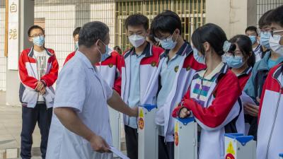 打好“组合拳”  护佑师生健康