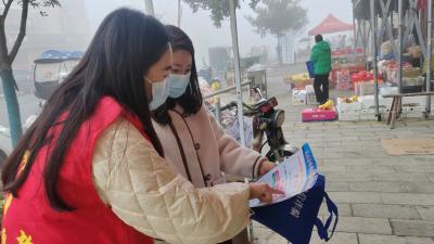 南河乡开展“平安早市”主题宣传活动