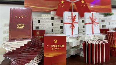 党的二十大文件及学习辅导读物在汉川上架发行
