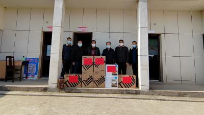 助力共同缔造  市人社局为包保村捐赠电脑等办公设备 