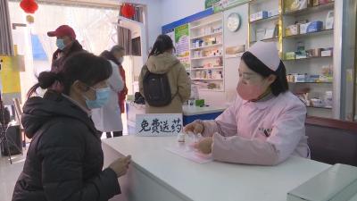 【视频】暖心 汉川多家药店向居民免费发放布洛芬片