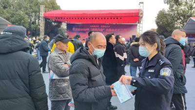 汉川市禁毒办借力“春风行动”联合开展禁毒宣传行动