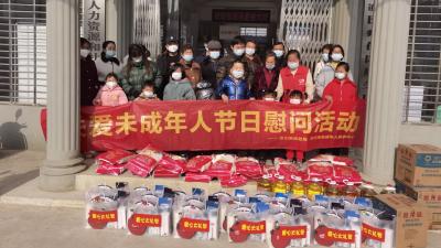 垌塚镇开展“情暖新春 共护未来”关爱困境儿童活动