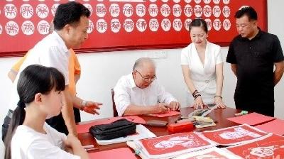 张安滔：剪纸清风代代传