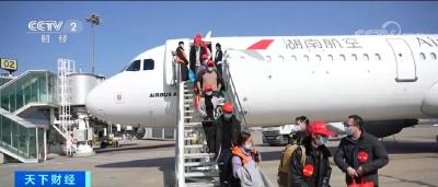 直通车、坐包机 “点对点”接送返岗 “职”等你来