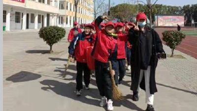 中洲农场：300余名学生志愿者用行动诠释雷锋精神