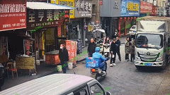 大快人心，直击街头抓捕现场！又有两名小偷落网！